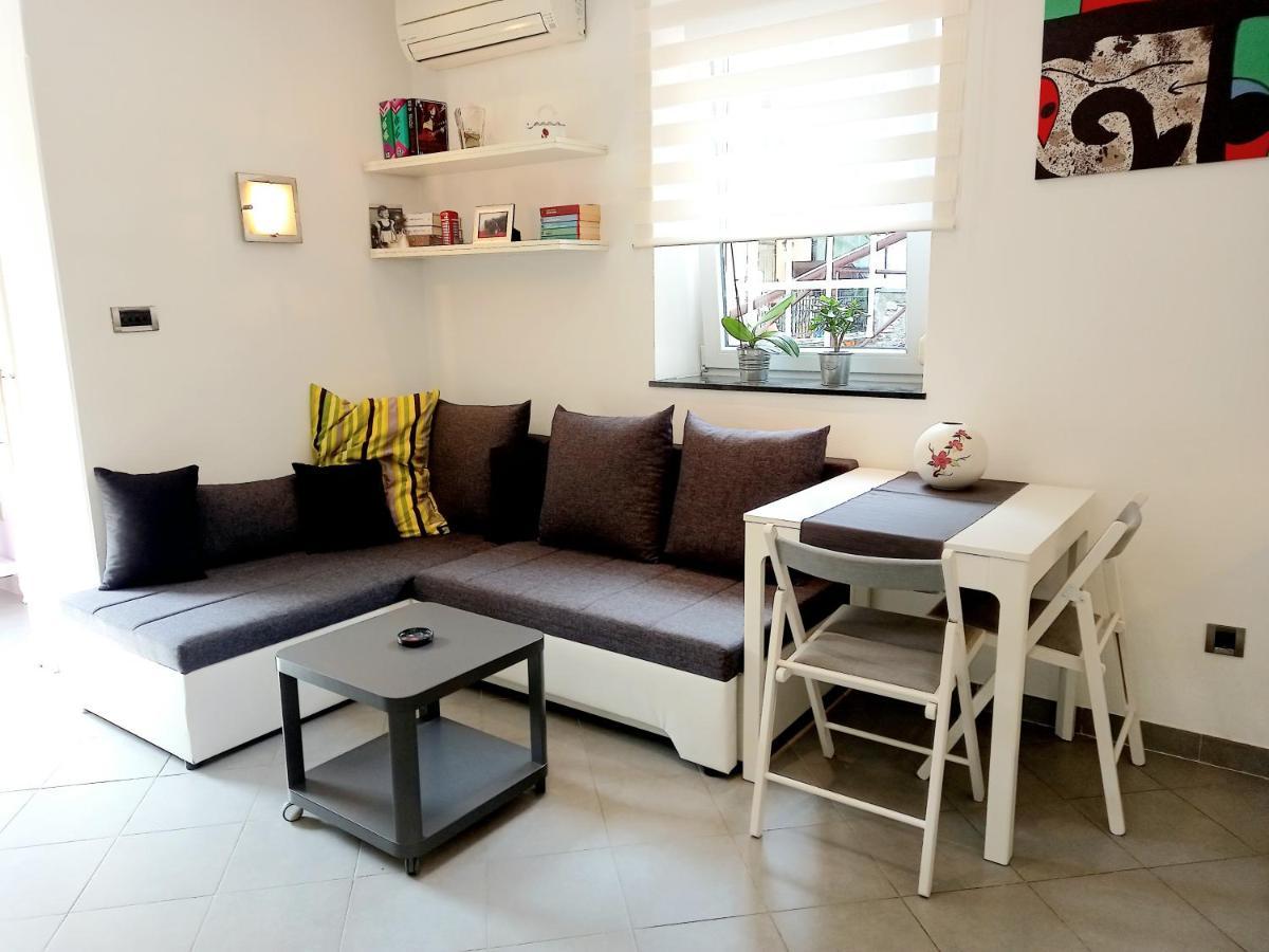 Apartment Punta Pola Esterno foto