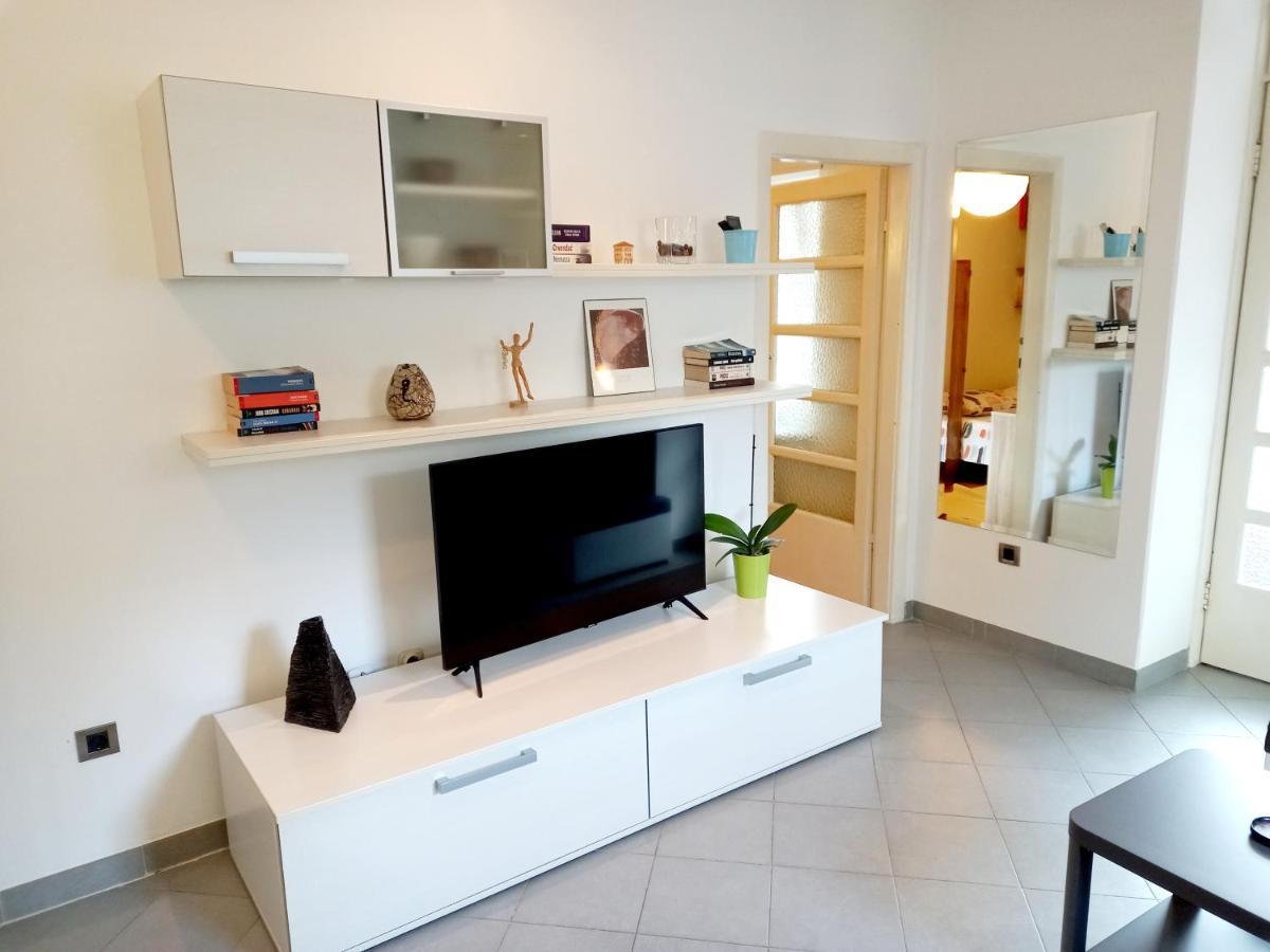 Apartment Punta Pola Esterno foto