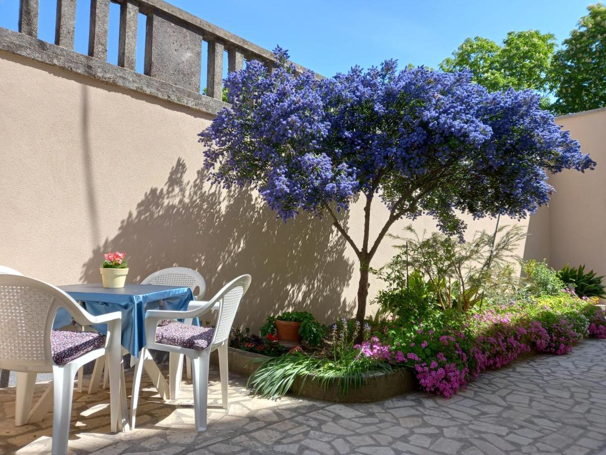 Apartment Punta Pola Esterno foto