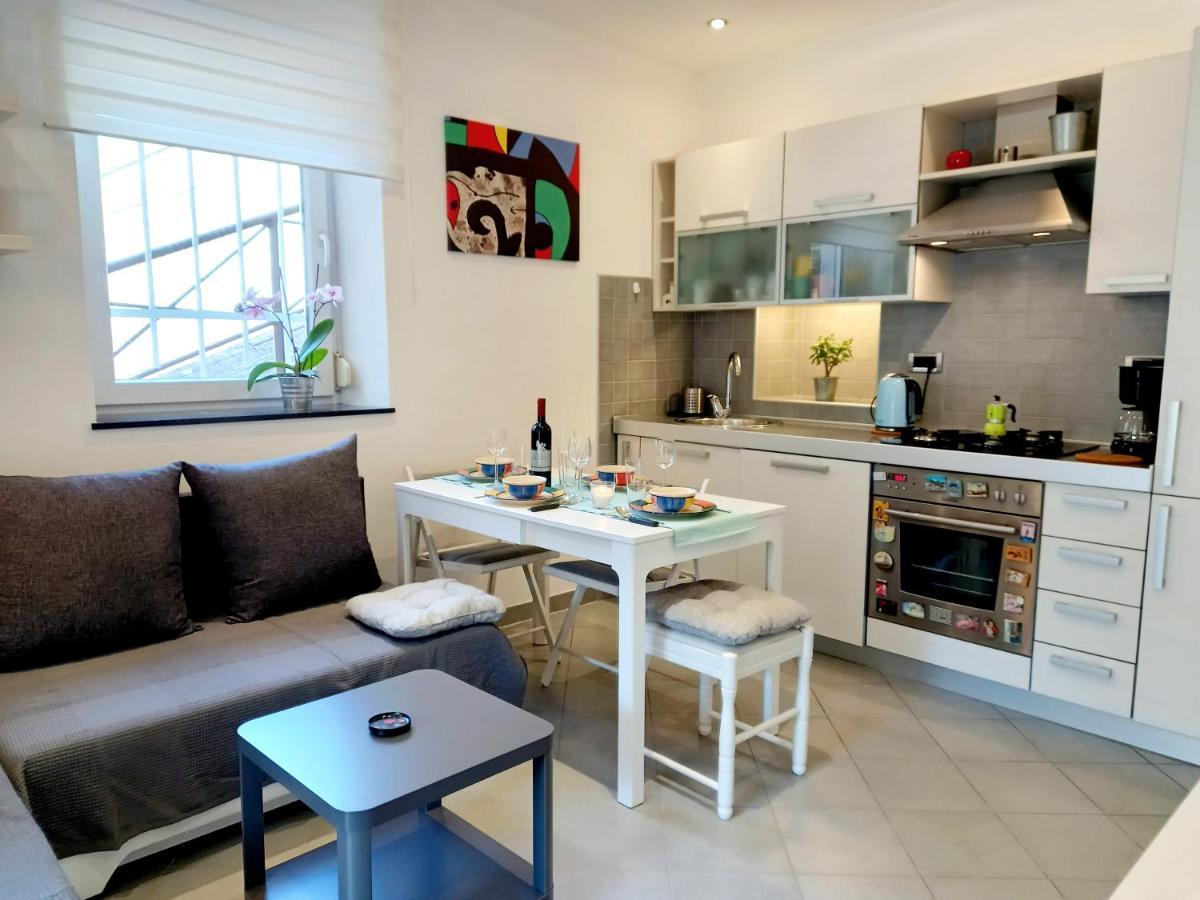 Apartment Punta Pola Esterno foto