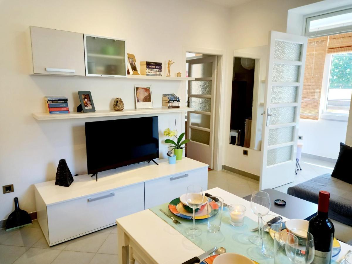 Apartment Punta Pola Esterno foto